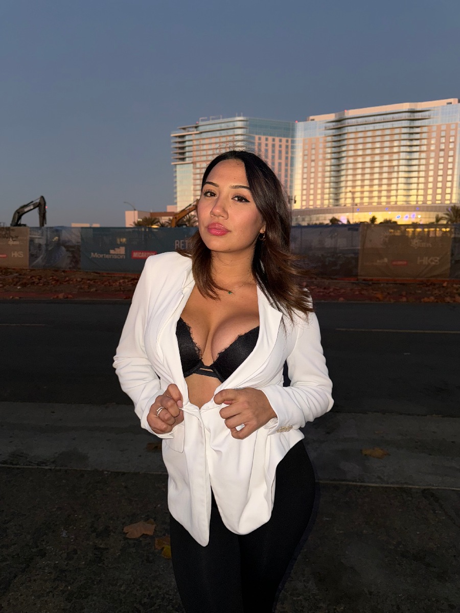 Take a pause and enjoy Ali Cruz — streaming from Jiamusi