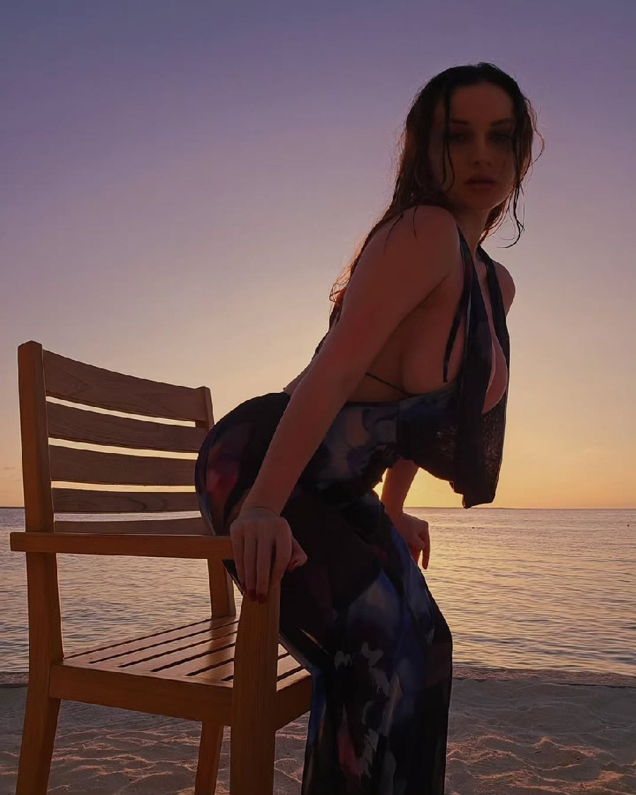 Sexy girl Miranda Faith nude in Jiamusi