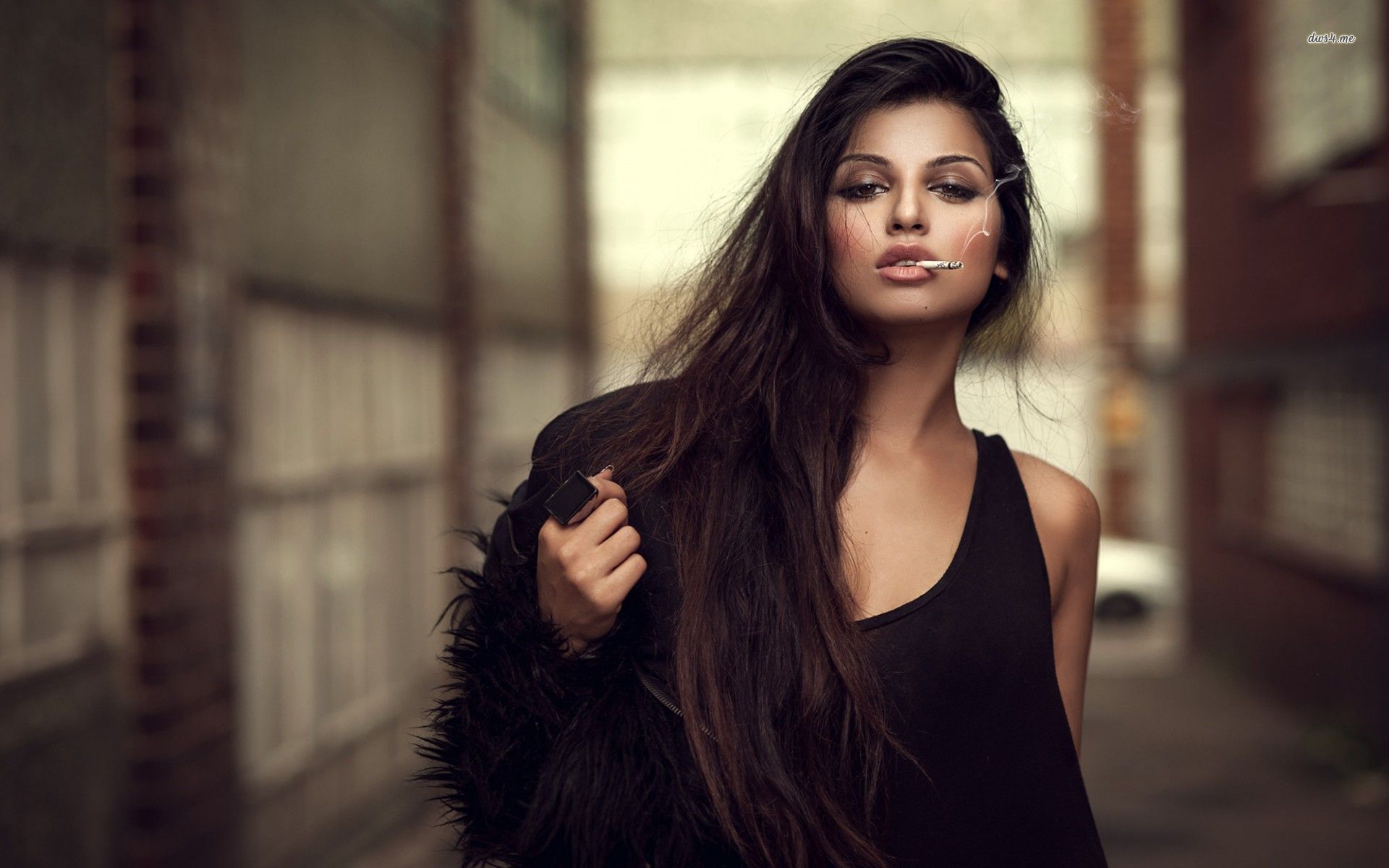 A playful frame from Sassy girls — online in Jiamusi