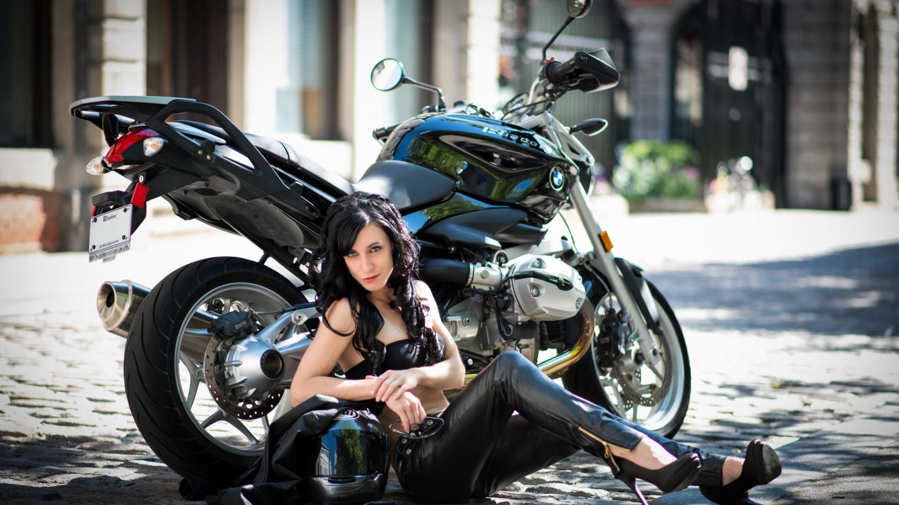 Fresh photos, fresh mood — European women on bikes online in Jiamusi