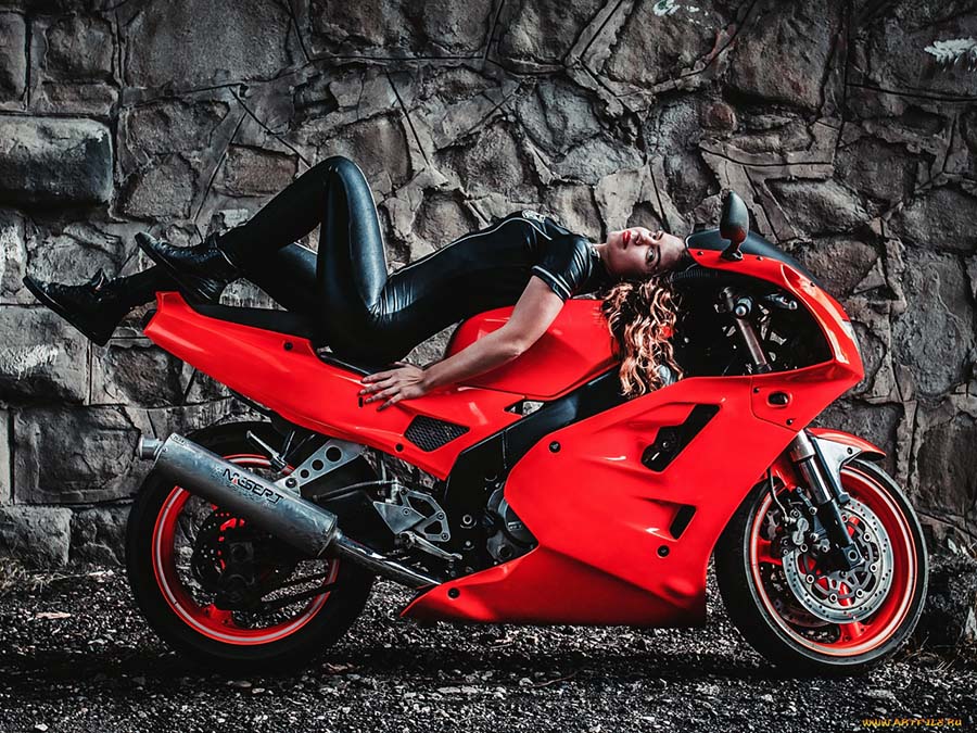 Beautiful girl Beautiful girls and motorcycles in Jiamusi