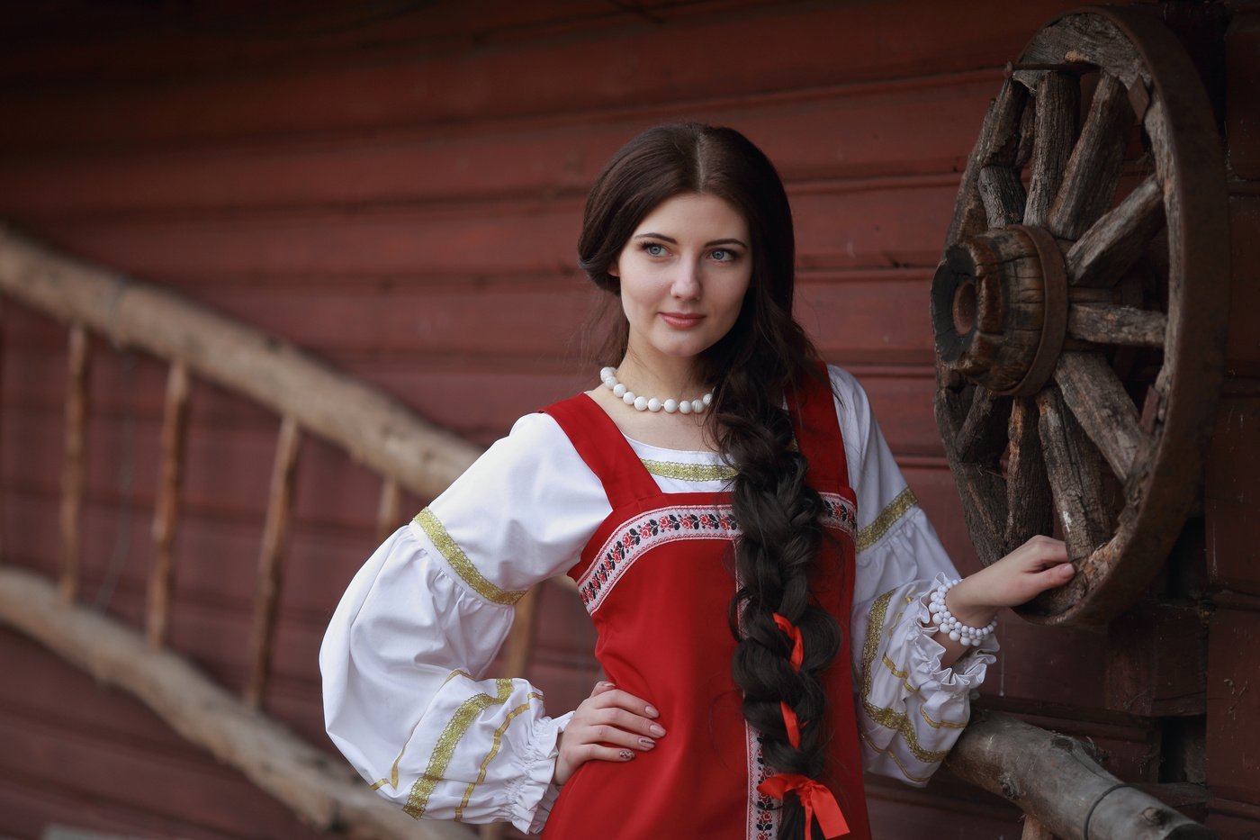 Girls in Slavic costumes’s look of the day — catch her live in Jiamusi