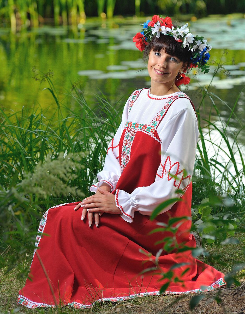 Beautiful girl Girls in Slavic costumes in Jiamusi